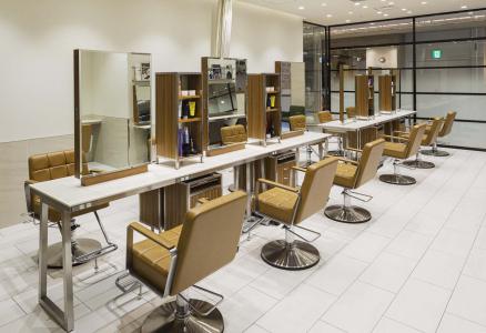 Peek A Boo Newoman 新宿 東京都 美容室 理容室の設計 施工事例 タカラベルモント株式会社 サロン開業 経営情報サイト Tb Net